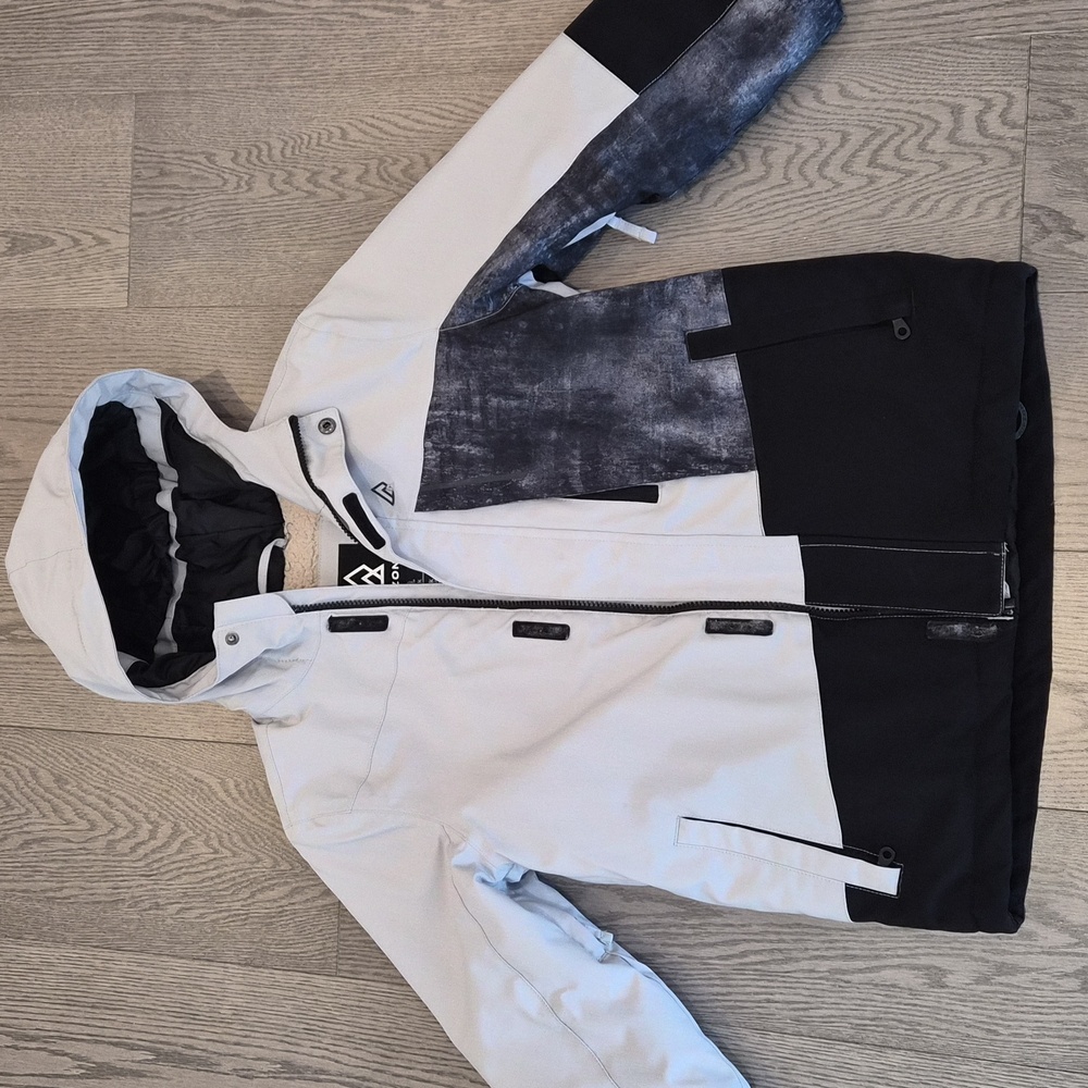 Ripzone Kids White and Black Hooded Jacket, 8k, Size M